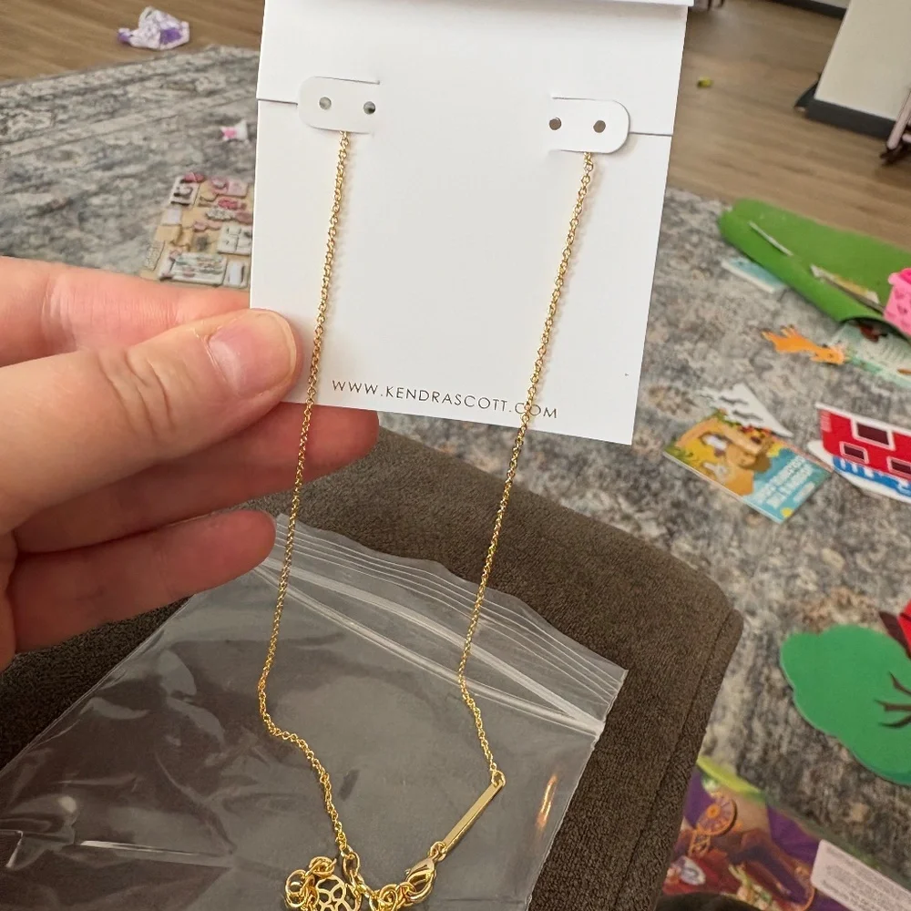 Kendra Scott Butterfly necklace . NWT - Picture 5 of 5